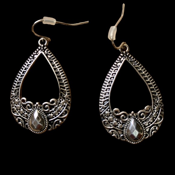 Ornate Teardrop Silver Plated Fashion Earrings Woman’s Jewelry Scrolled Design - Picture 4 of 5